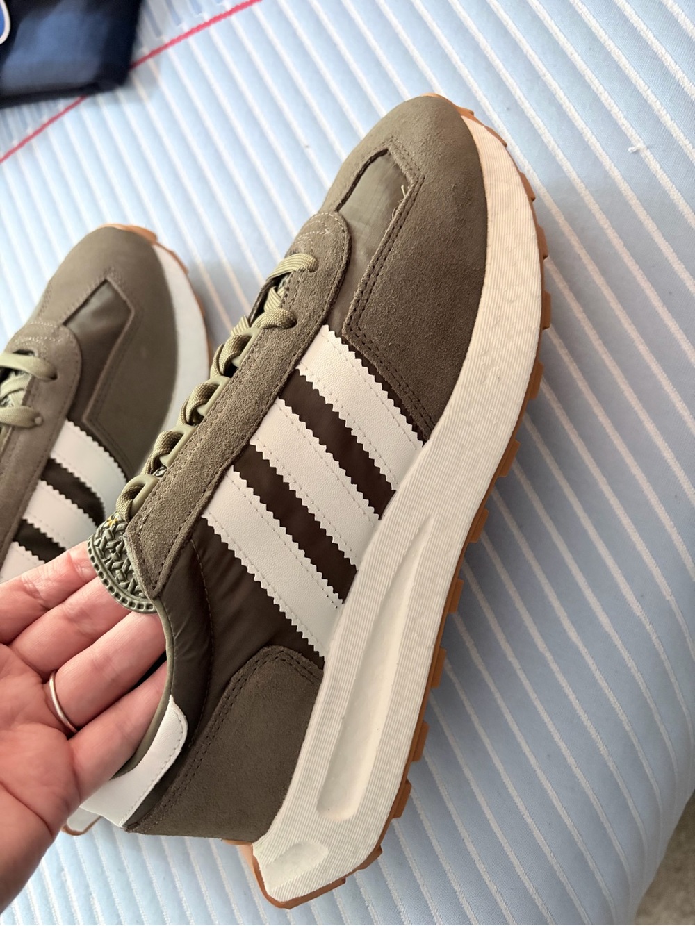 Men's Green and White Adidas Barreda Lo Shoes. - Picture 2 of 4